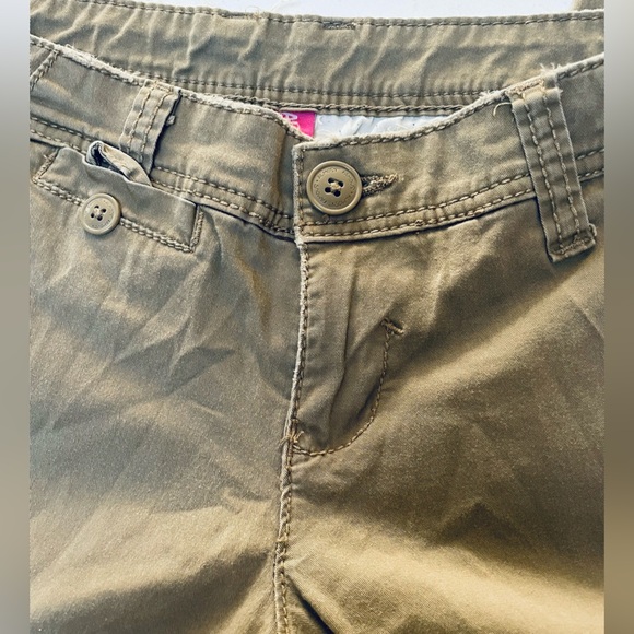 Almost Famous kaki Ankle Cropped Jeans - Picture 8 of 9